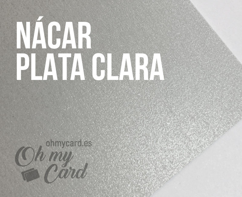 Tarjetas de visita en papel plateado