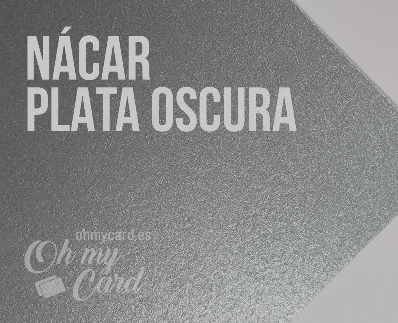 Tarjetas de visita en papel plateado