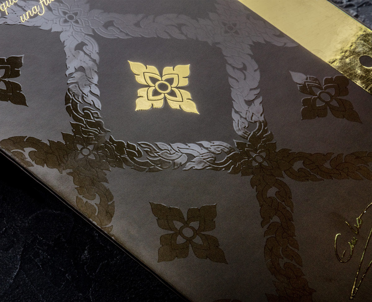 portamenu premium grueso con logotipo dorado barnizado