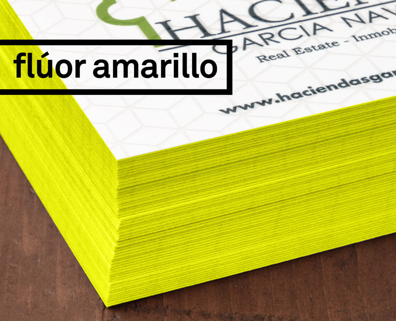 tarjetas con cantos pintados en amarillo flúor bordes tintados fluorescente llamativo