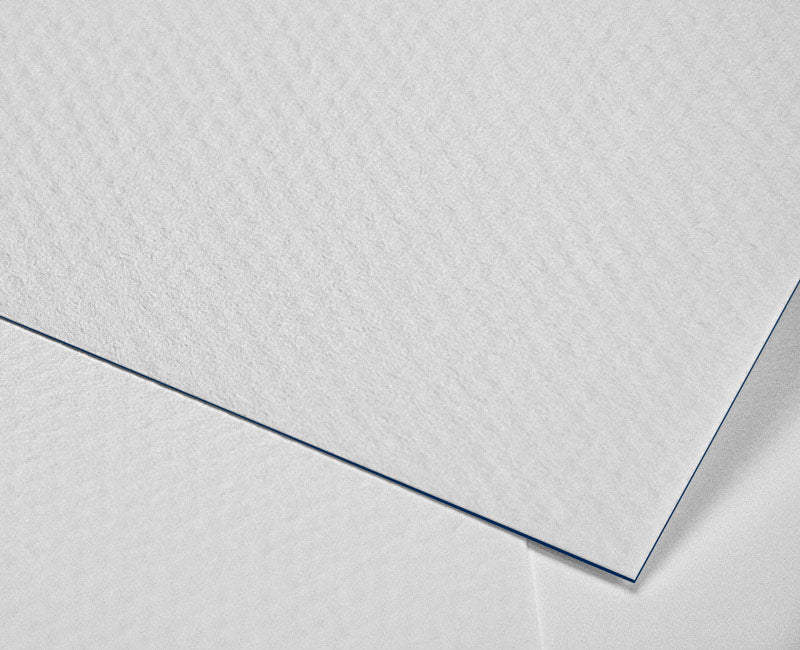 tarjetas en papel con textura y el borde pintado