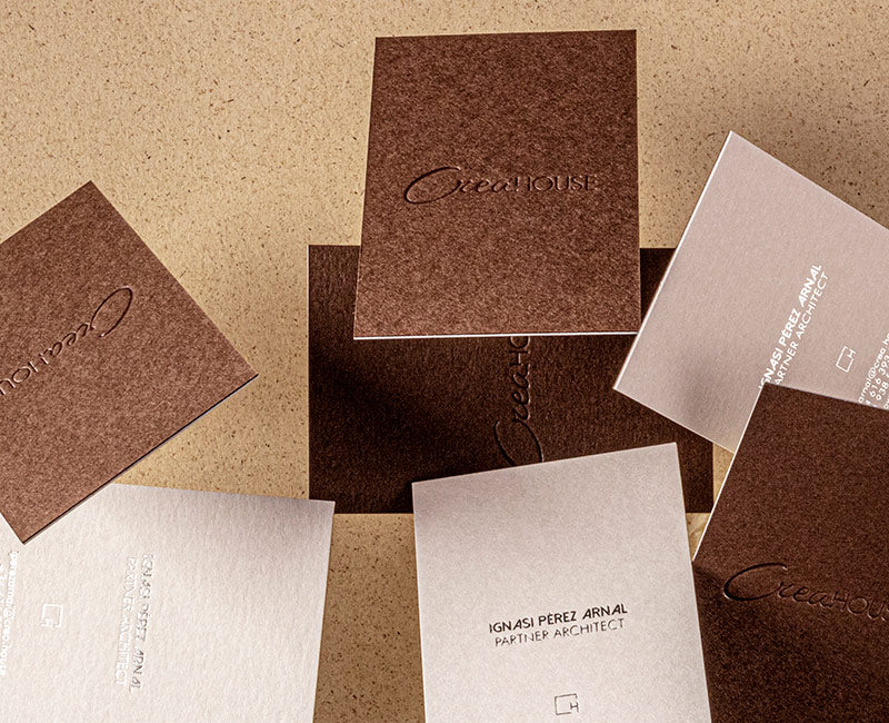tarjetas dos capas con estampado plata oro marrón negro